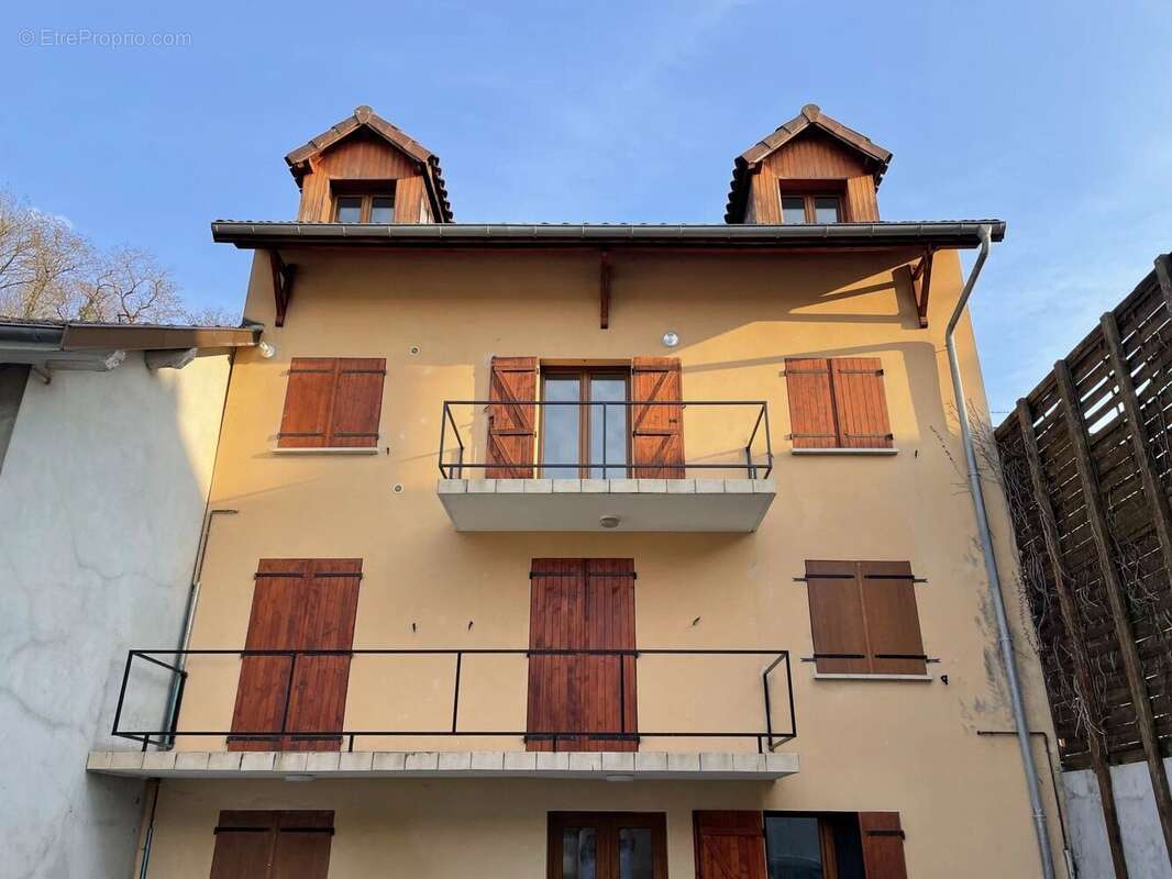 Appartement à LA TOUR-DU-PIN