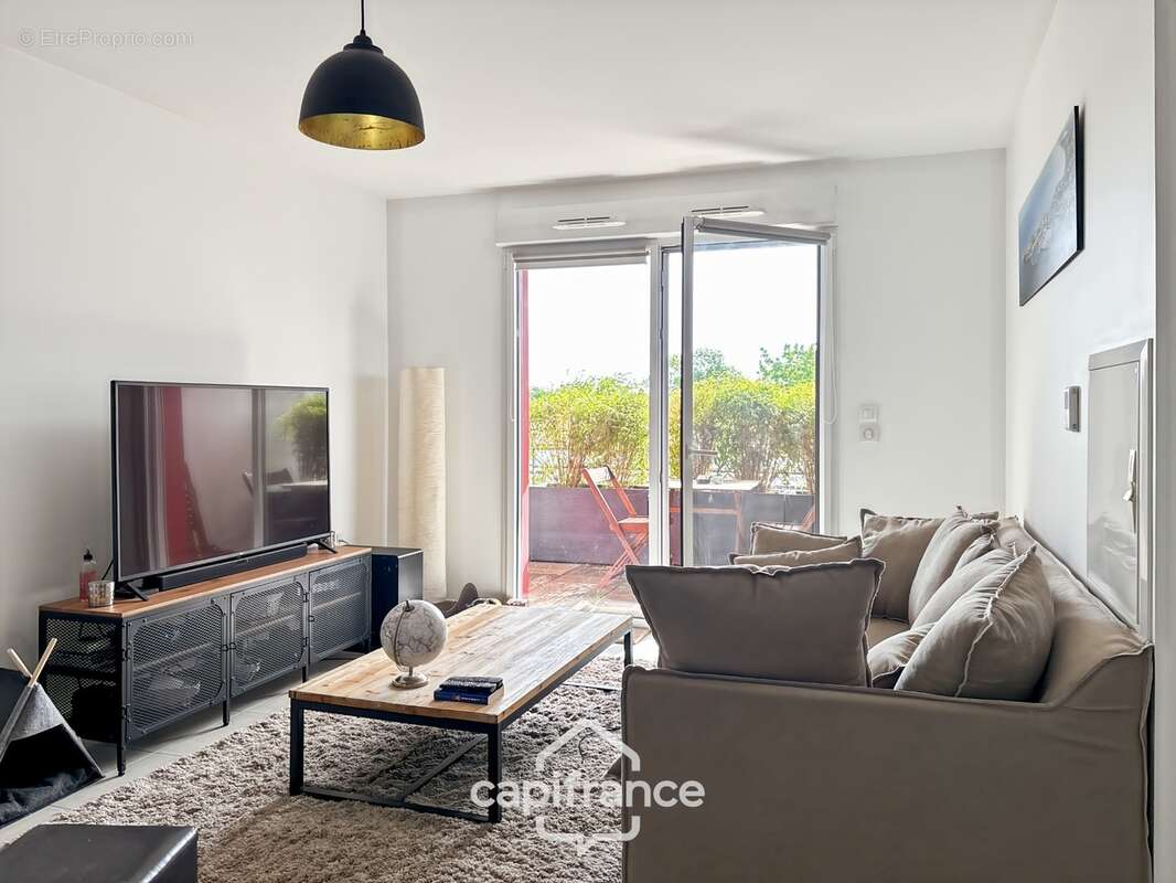 LA ROCHELLE, quartier Saint-Maurice. Appartement 3 pièces avec loggia et parking - photo 4