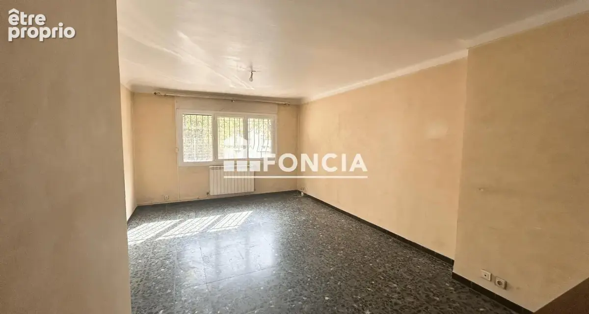 Appartement à MARSEILLE-4E