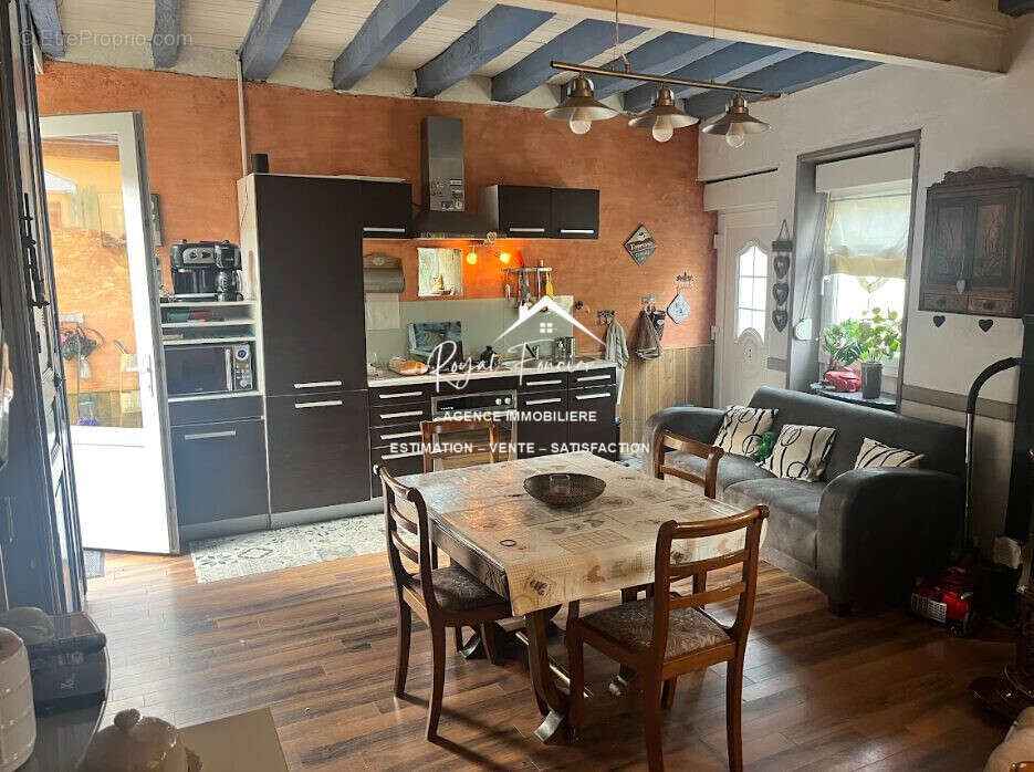 Maison à YZEURES-SUR-CREUSE