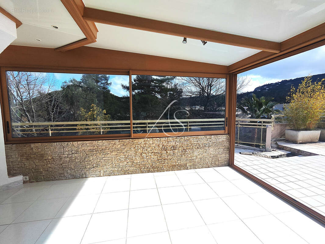 Appartement à MANDELIEU-LA-NAPOULE