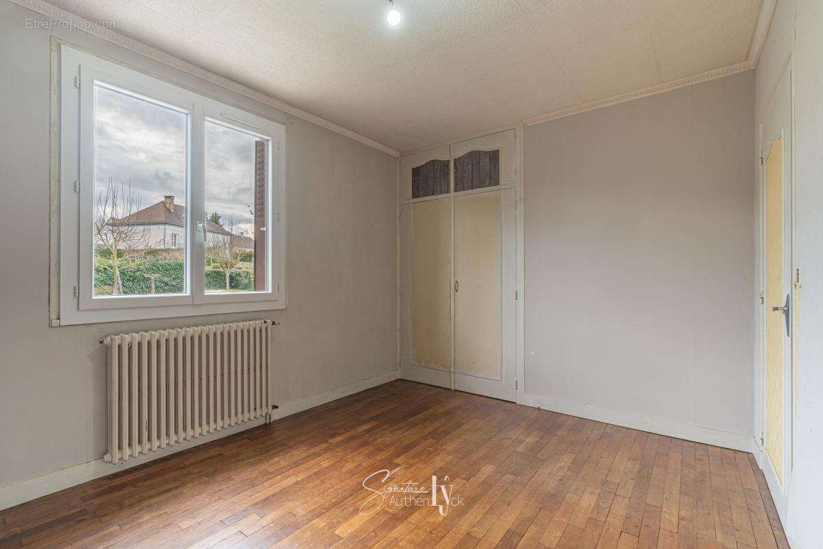 Maison à MAGNAC-BOURG