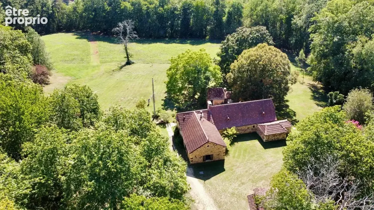 Maison de charme de plain-pied avec 2 roulottes, dépendances et plus de 4 hectares - photo 1