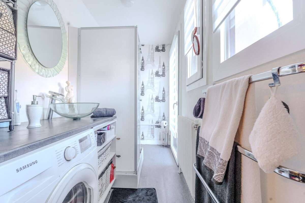 Appartement à SAINT-MARTIN-D'HERES