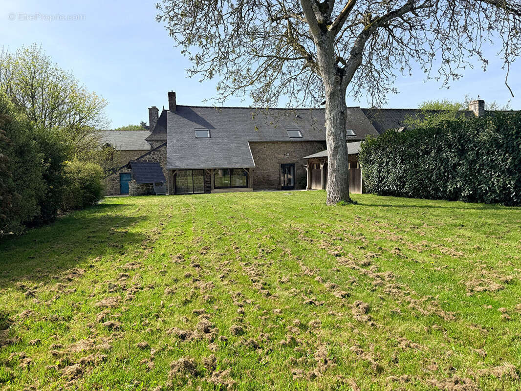 Maison à SAINT-LEGER-DES-PRES