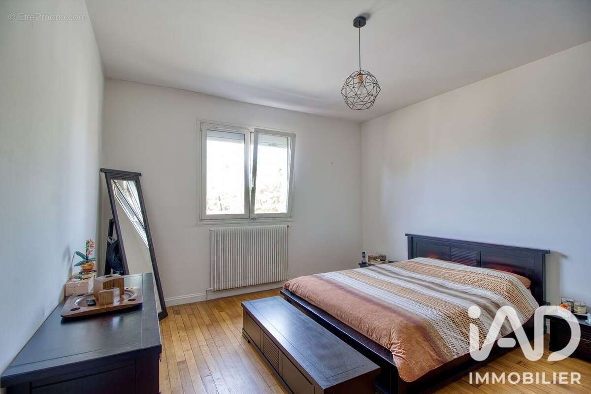Maison 240 m² à La Chapelle-En-Serval  - photo 8