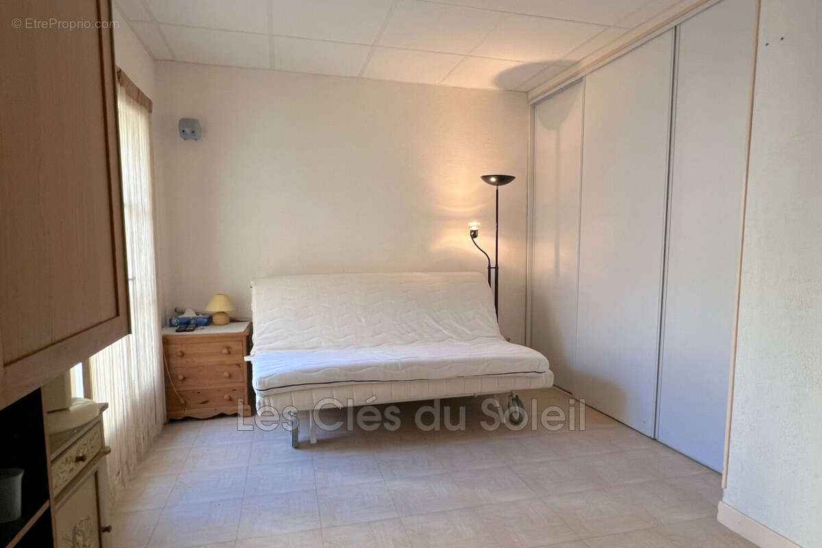 Maison 50 m² à Le Revest-Les-Eaux  - photo 6