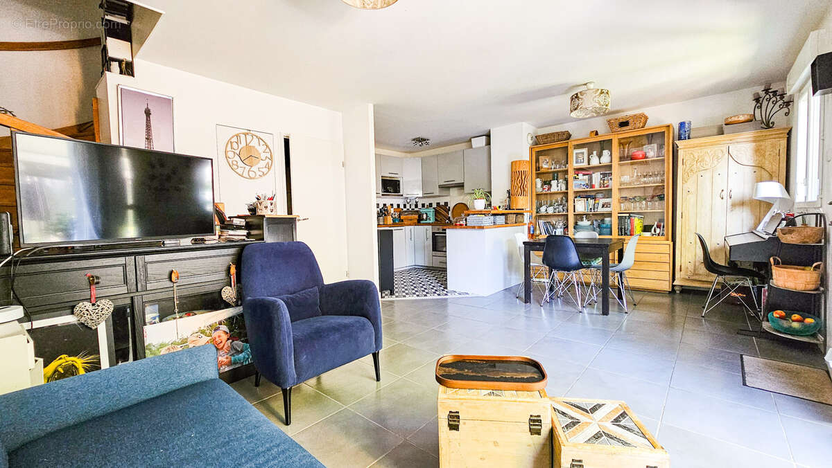 Appartement à SARTROUVILLE