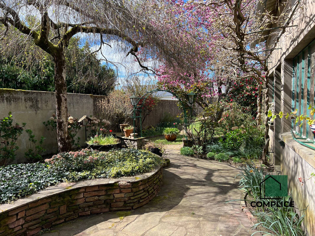 Maison à SAINT-ETIENNE-DE-MONTLUC