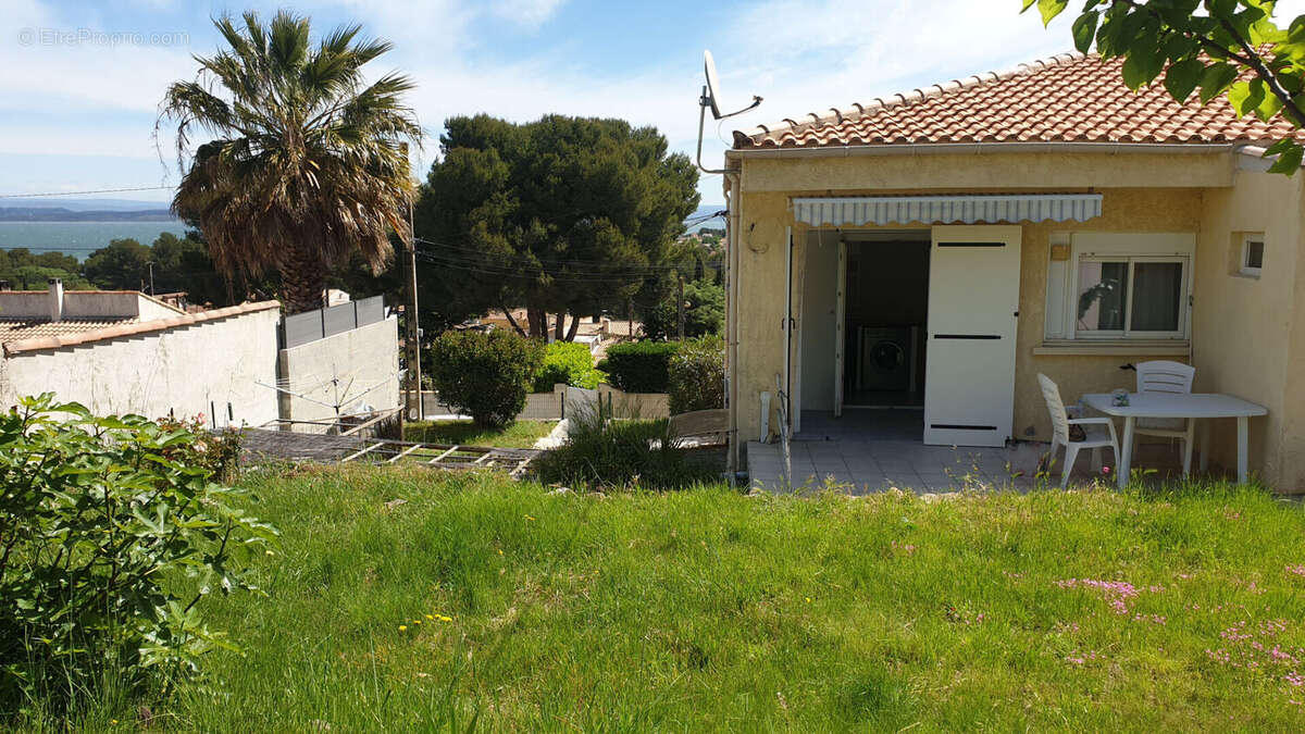 Maison à SAINT-MITRE-LES-REMPARTS