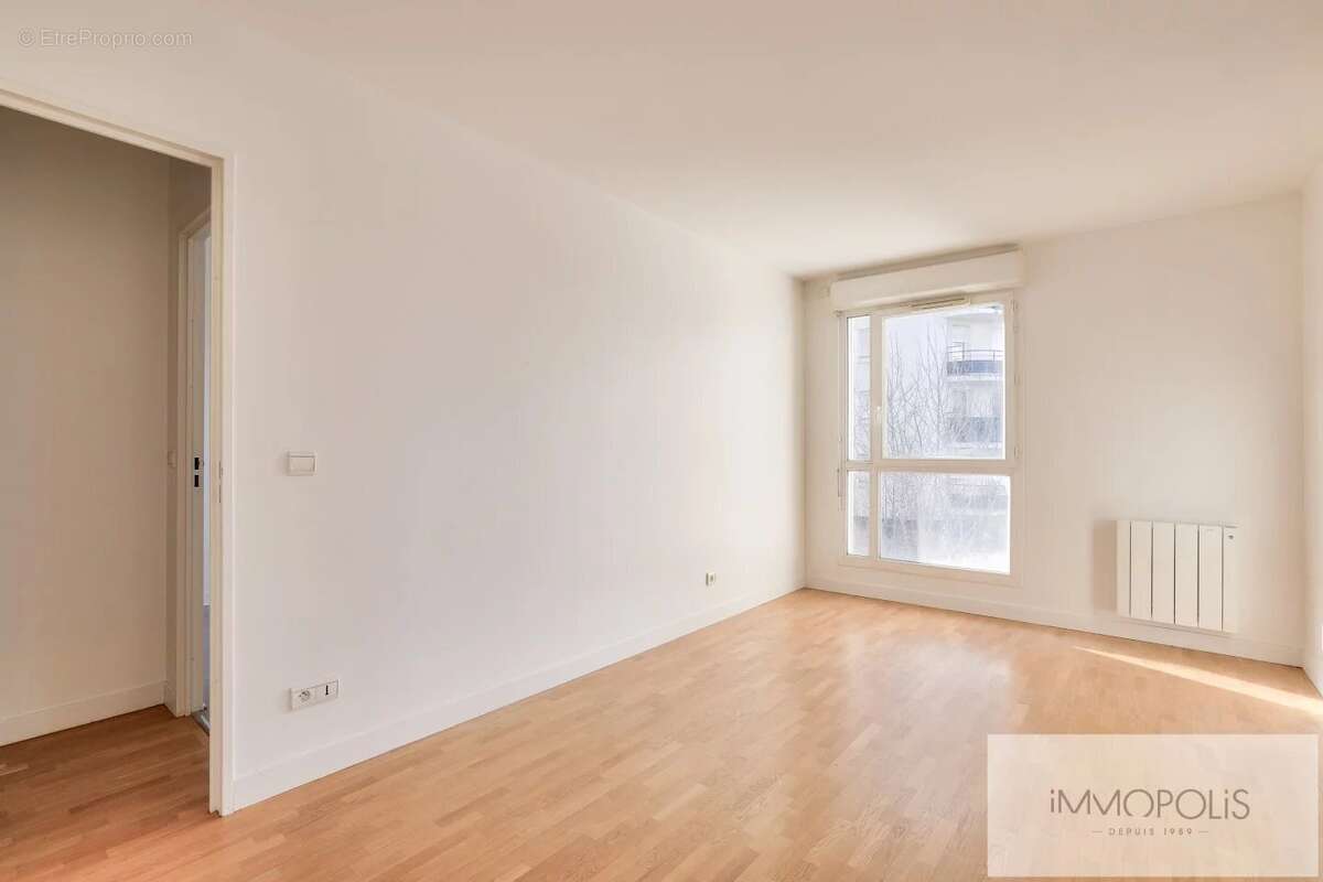 Appartement à COURBEVOIE
