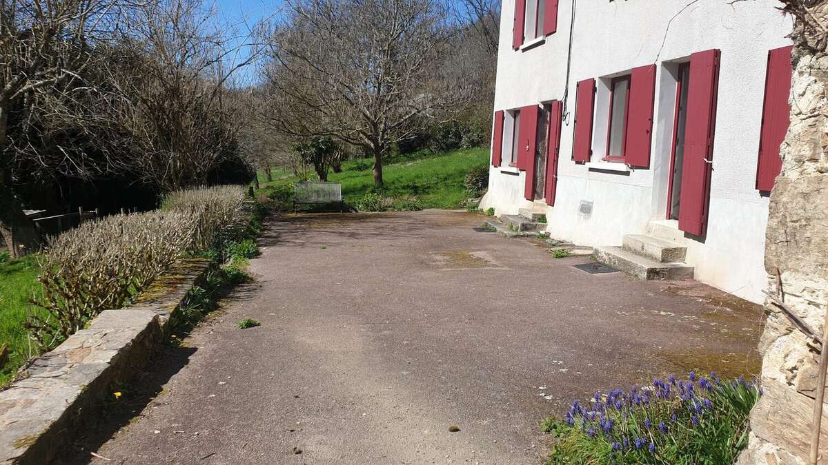 Maison à SAINT-LEONARD-DE-NOBLAT