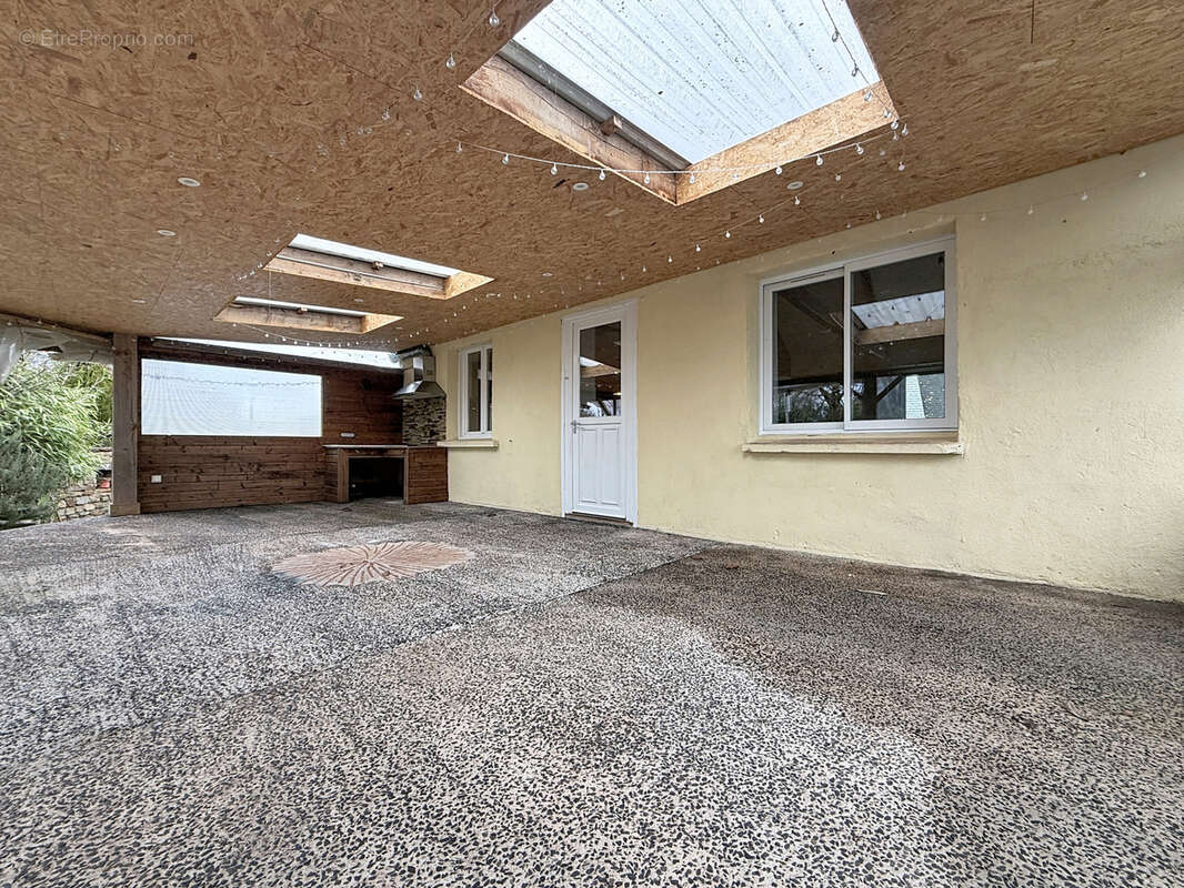 Maison à SAINT-BONNET-LA-RIVIERE