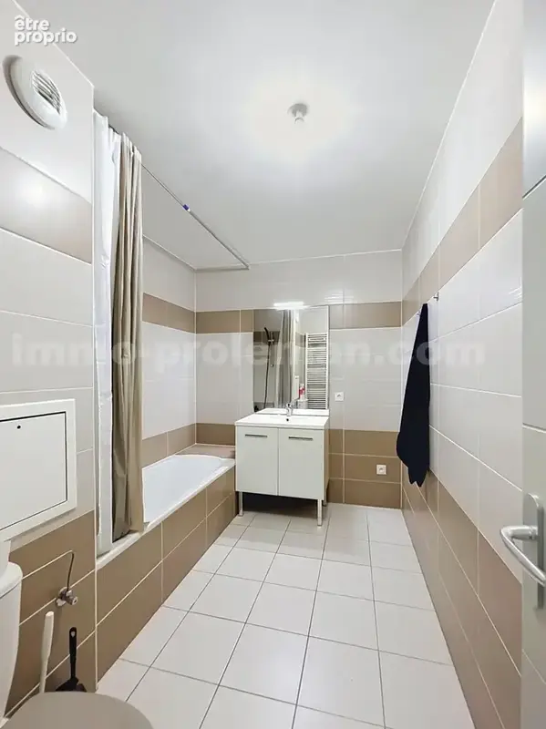 Appartement_T2_Annemasse_secteur_calme_verdoyant_CEVA_frontière_SUISSE_Geneve_IMMOBILLIER_investissement_séjour_locatif_vente_cuisine_ouverte