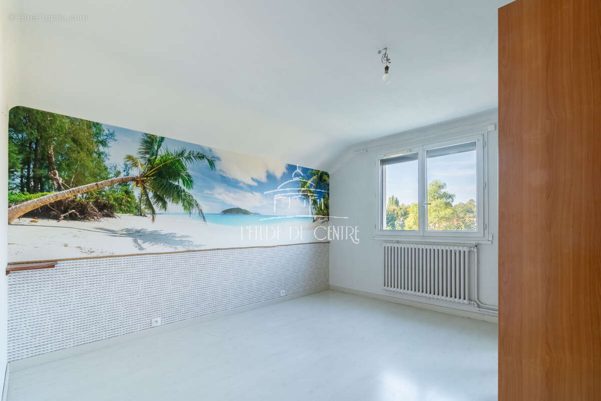 Maison familiale 6 pièces de 122m2 à VILLENEUVE-LE-ROI - photo 6