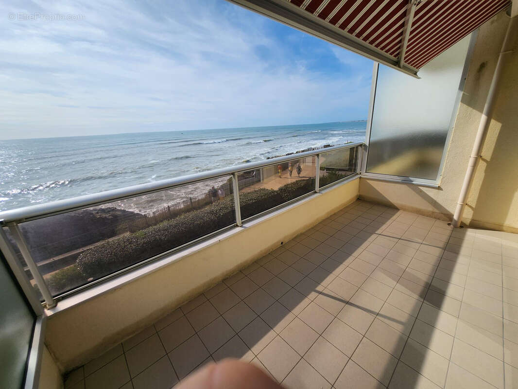 vue imprenable directe sur mer, centre de Sion sur l'Océan, pour ce 56 m2 avec garage et cave ! - photo 11