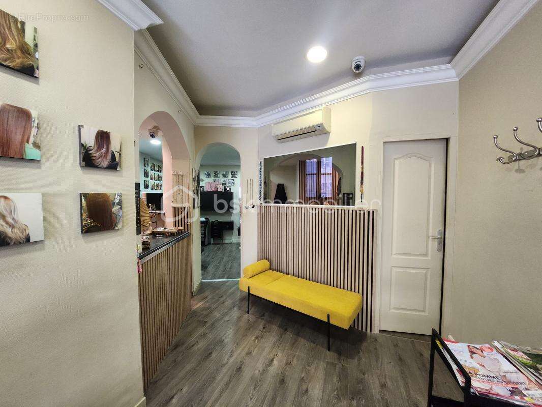 À Vendre : Fond de Commerce - Salon de Coiffure au Carré d'Or de Nice - photo 3