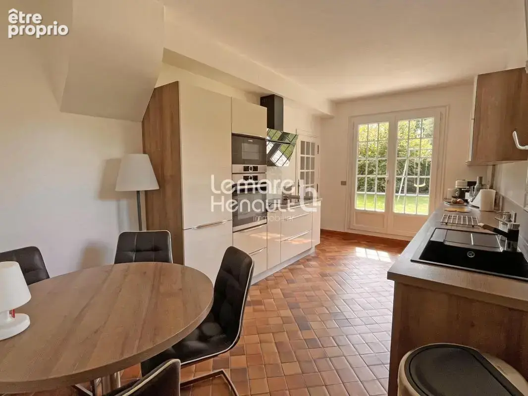 Superbe villa 6 chambres, bord de rivière et piscine - photo 9