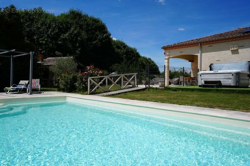 villa plain-pied 205 m², 5 chambres , espace indépendant , 1h de Bordeaux, 3h de Paris - photo 3