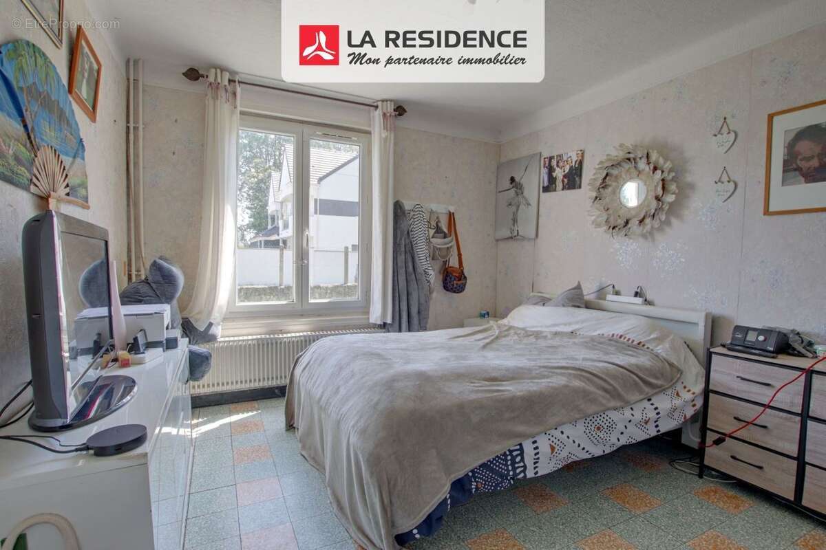 Maison 79 m² à Le Mesnil-Saint-Denis  - photo 5