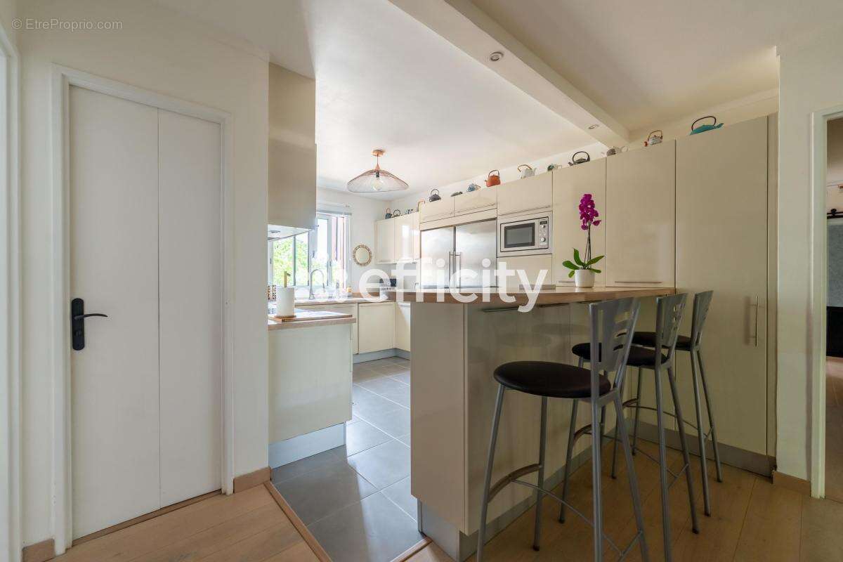 Appartement à VILLE-D'AVRAY