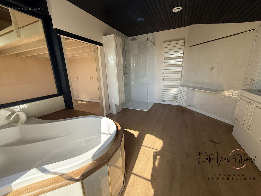 Maison à COUTHURES-SUR-GARONNE