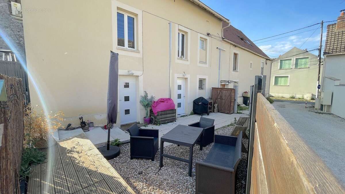Appartement à LEUDEVILLE