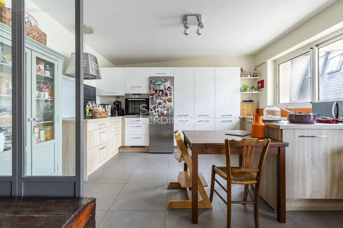 Appartement à PARIS-18E