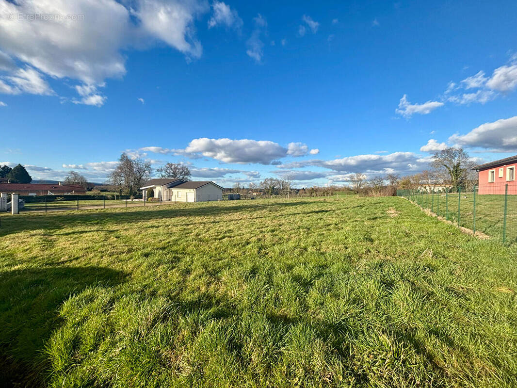 Terrain à PONT-DE-VAUX