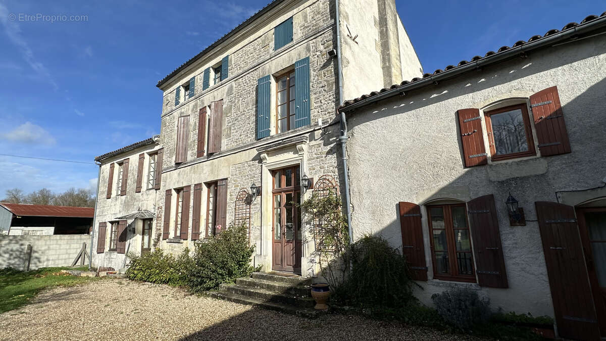 Maison à AUTHON-EBEON