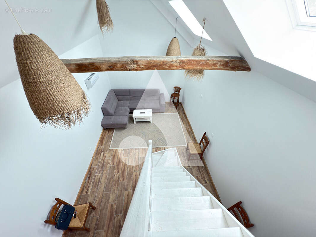 Remollon - t2 de 45 m² avec belle hauteur sous plafond + cave - photo 6