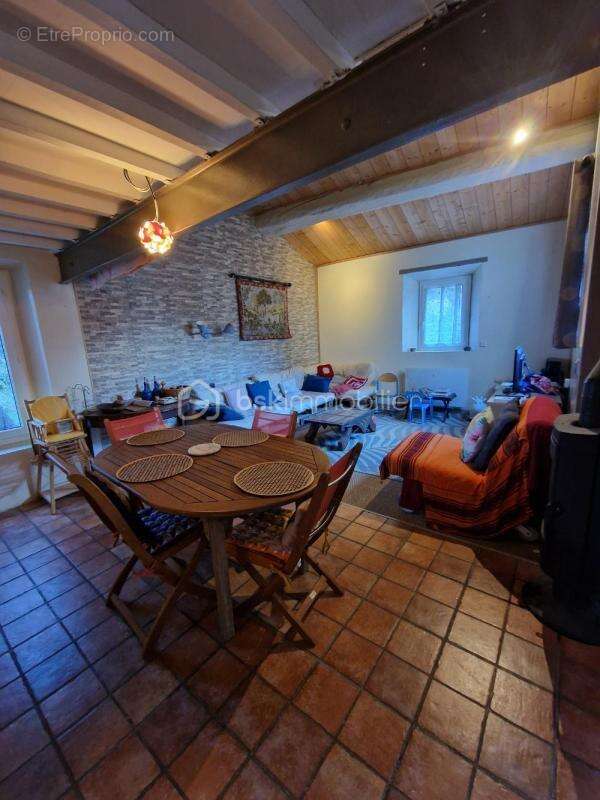 Maison de campagne avec cour et garage - photo 3
