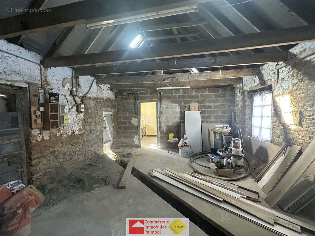 SAINT CLET, aux portes de PONTRIEUX, A VENDRE maison en pierres avec cour - photo 9