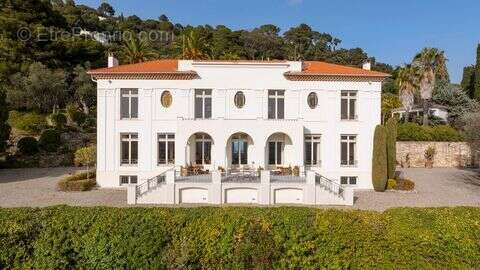 Maison 500 m² à Grasse  - photo 3