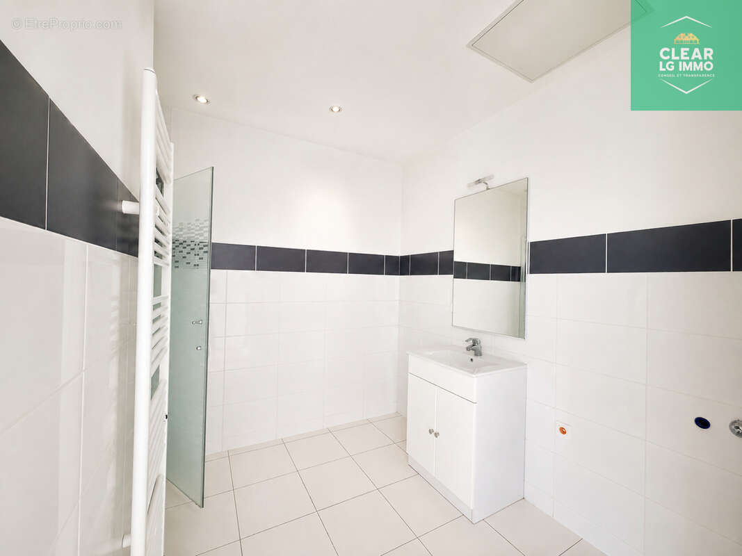 Appartement F4 rénové 100 m2 à Homécourt - photo 7