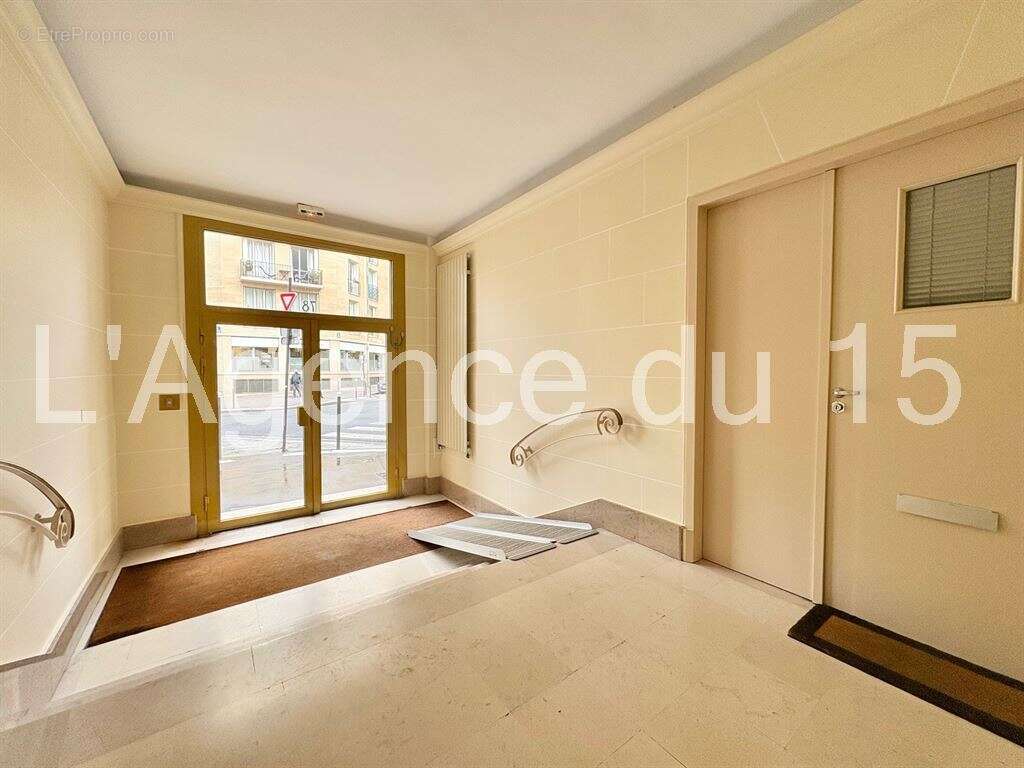 Appartement à PARIS-15E