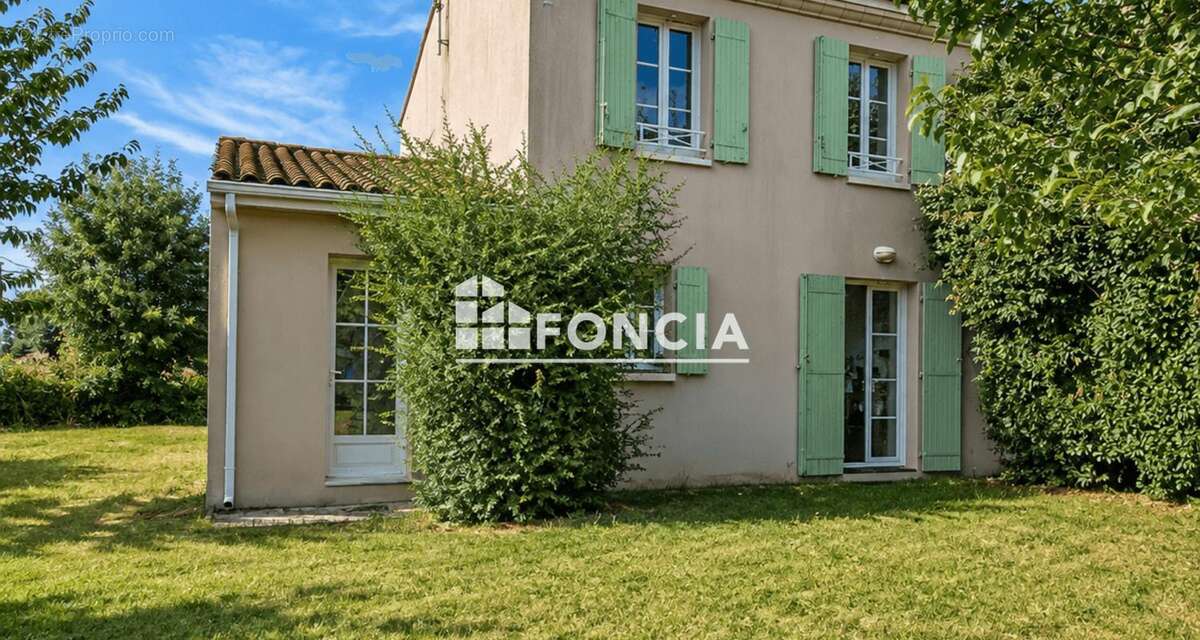 Maison familiale avec jardin dans un quartier pavillonnaire - photo 7