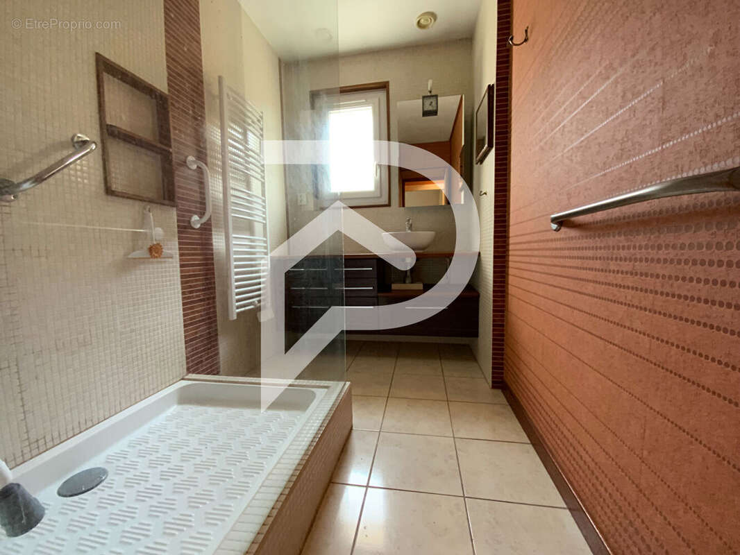 Maison à LES ESSARTS-LE-ROI