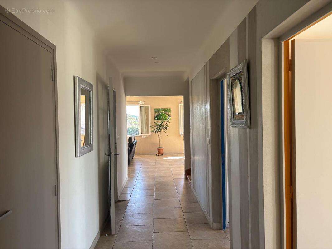 Maison 175 m² à Cucuron  - photo 9