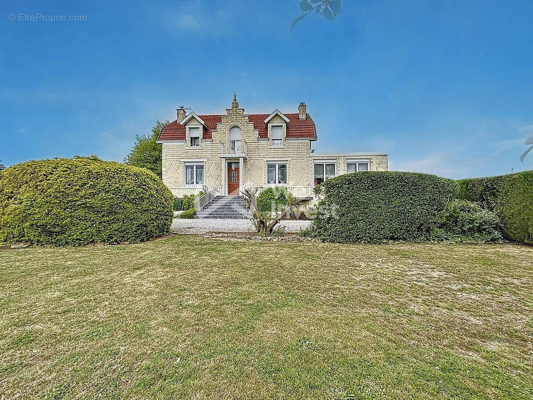 Maison à SAINT-REMY-CHAUSSEE