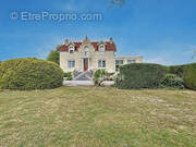 Maison à SAINT-REMY-CHAUSSEE