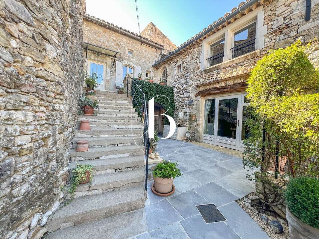 Maison à GOUDARGUES