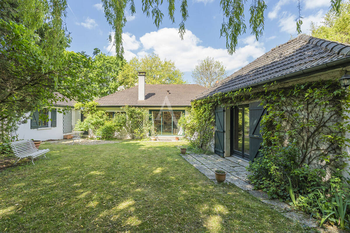 Maison à LOUVECIENNES