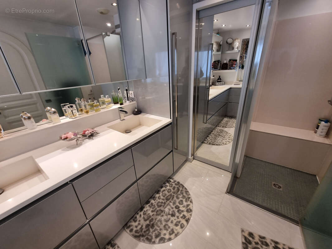 Limite mandelieu ville t4/t5 de 150m2 vue mer panoramique jardin entourant jacuzzi garage - photo 28