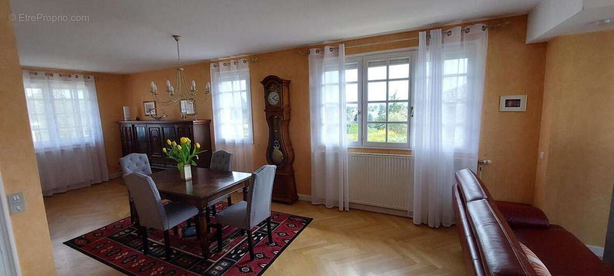 Maison à CHAMPAGNE-AU-MONT-D'OR