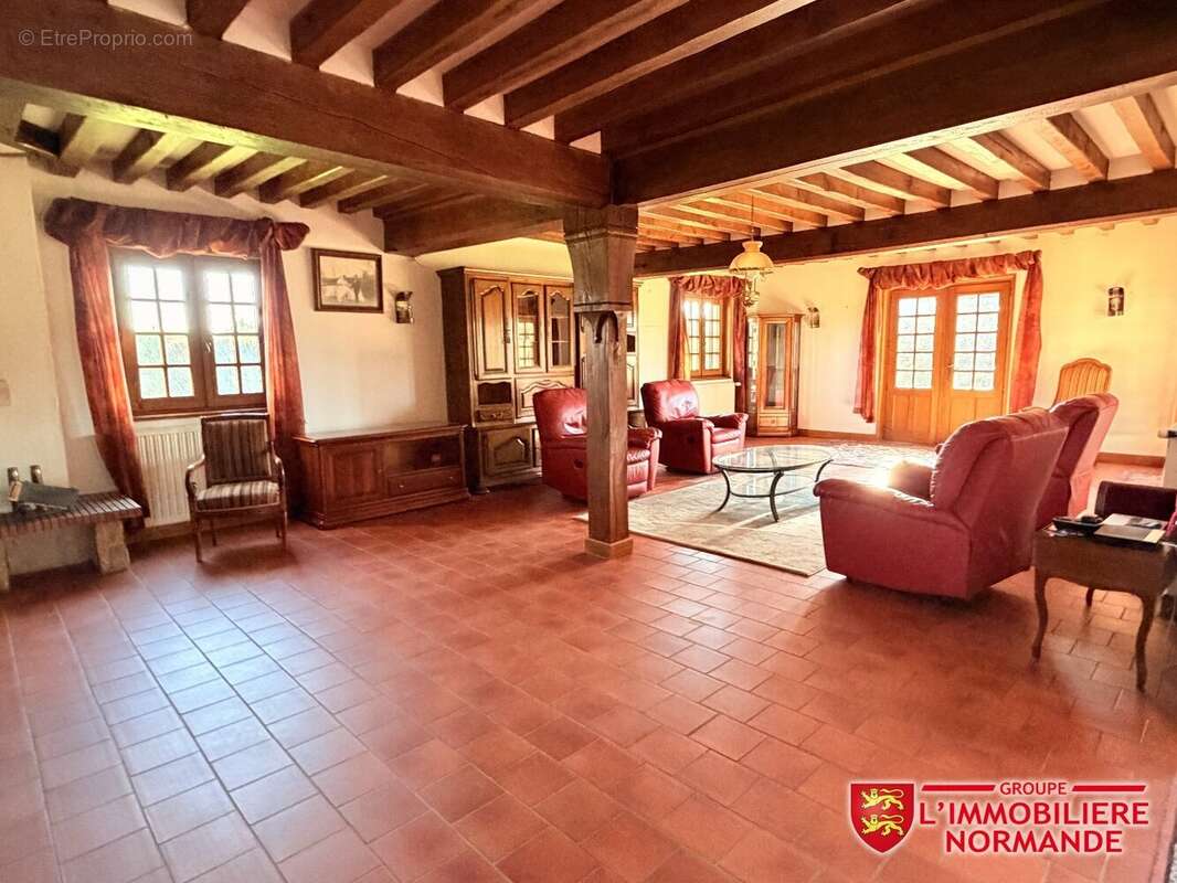Propriété de caractère de style normand sur plus de 1,4 hectare constructible - photo 5
