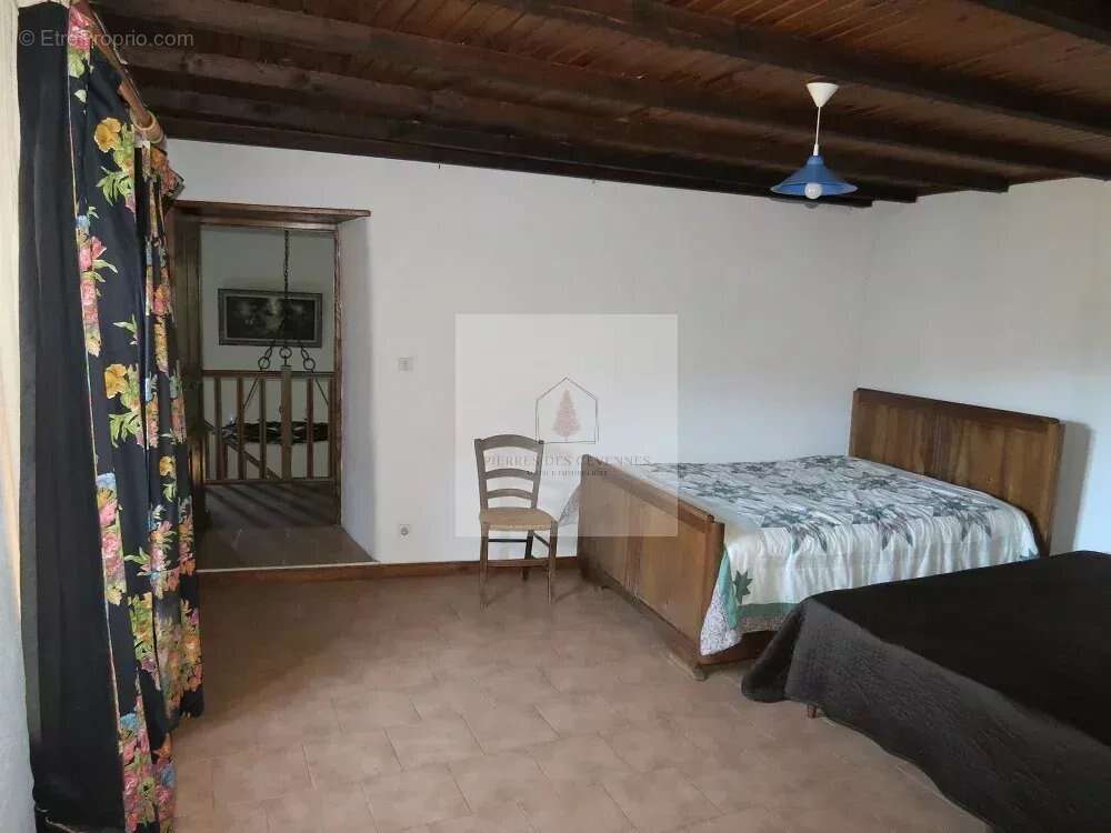 Maison à SAINT-GERMAIN-DE-CALBERTE