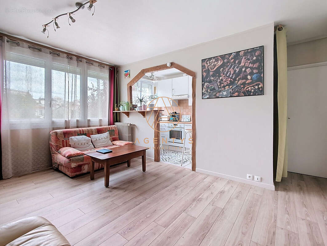 Appartement à SAINT-MAUR-DES-FOSSES