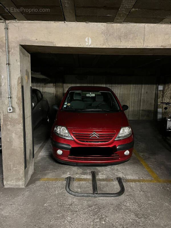 Parking à PARIS-12E