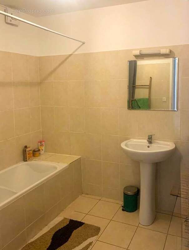 Appartement à COURNONTERRAL